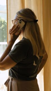 Des semaines de préparation, des détails pensés avec soin, des émotions intenses…
Le métier de wedding planner demande du cœur, de la rigueur et une bonne dose de créativité 💫
Mais la plus belle récompense reste les sourires et les mots doux de nos mariés 🕊️
Et vous, si vous confiez votre mariage à Sorre Events, à quoi ressemblerait votre jour J ? 💍

Vidéaste : @mae_brest_ 

#SorreEvents #WeddingPlannerFrance #MariageDeRêve #OrganisationMariage #LoveStory