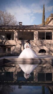 Marina & Charly 20/12/2025 - Retour sur un mariage d’hiver en Provence ❄️ 
Quand les magie de Noël rencontre l’amour éternel 🤍
Bougies, sapins, douceur et émotions au cœur de la saison la plus féerique ✨ 

Lieu : @domainedelasantonne 
Wedding planner & designer : @sorreevents 
Wedding designer : @camillecreart 
Photographe : @mgl_photographie_84 
Vidéaste : @lumea_production 
Fleuriste : @fabrefleurs 
Maquilleuse/coiffeuse : @cloe_mua 
Accessoires personnalisés : @ninecreationsfr 

#mariage #mariagehiver #mariageprovence #winterwedding #weddingplanner #provence #vaucluse